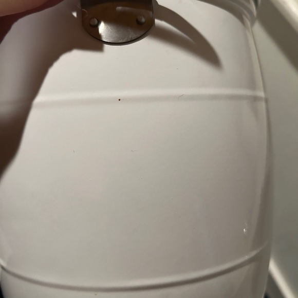 White Ice Bucket with Lid and Scoop - Picture 13 of 13